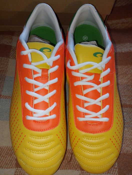 Buty sportowe piłkarskie do gry w piłkę nożną sportowe r45 nowe