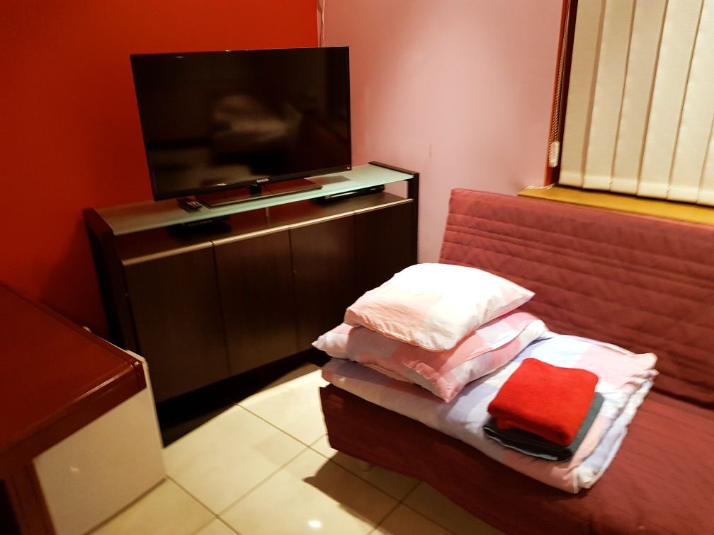 Pokój pokoje 1-5os Łazienka Hostel Siłownia Sauna Nocleg Rzgów Mandori