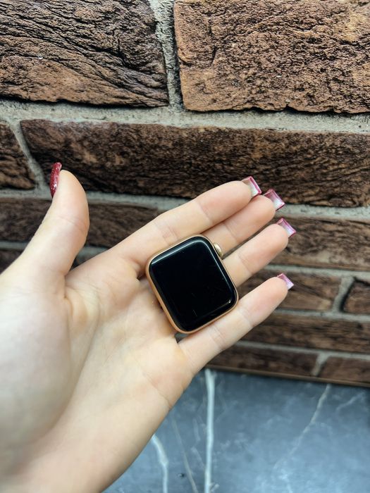 Apple Watch SE 40mm Gold