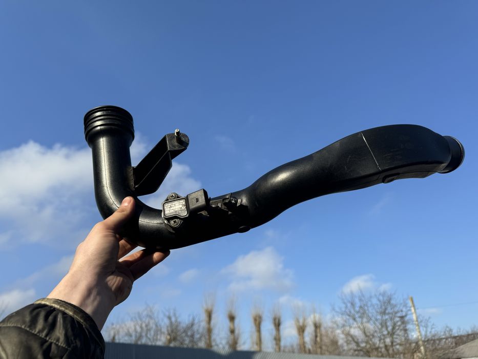 Патрубок інтеркулера верхній Audi a4 b7 b6 2.0 tdi 1.9 tdi 8Е0145840