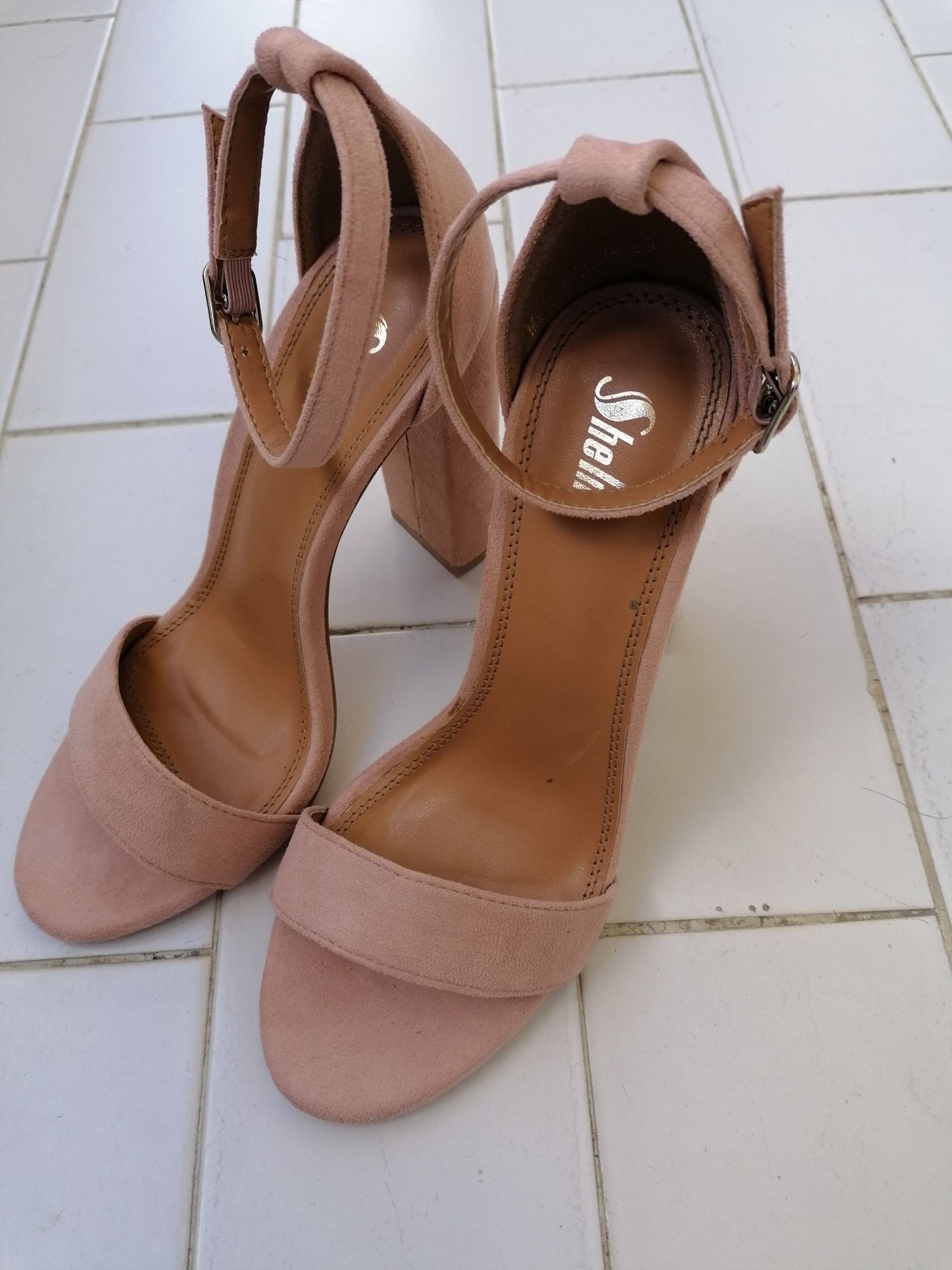 Sandálias nobuk rosa