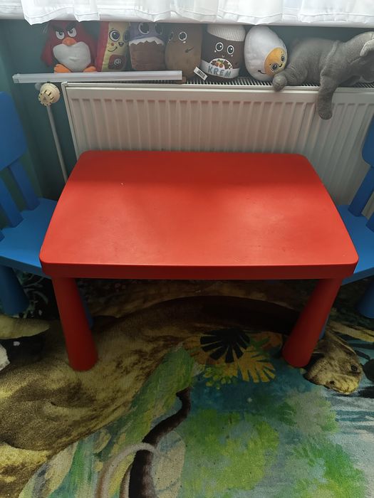 Zestaw stolik plus 2 krzeselka Ikea