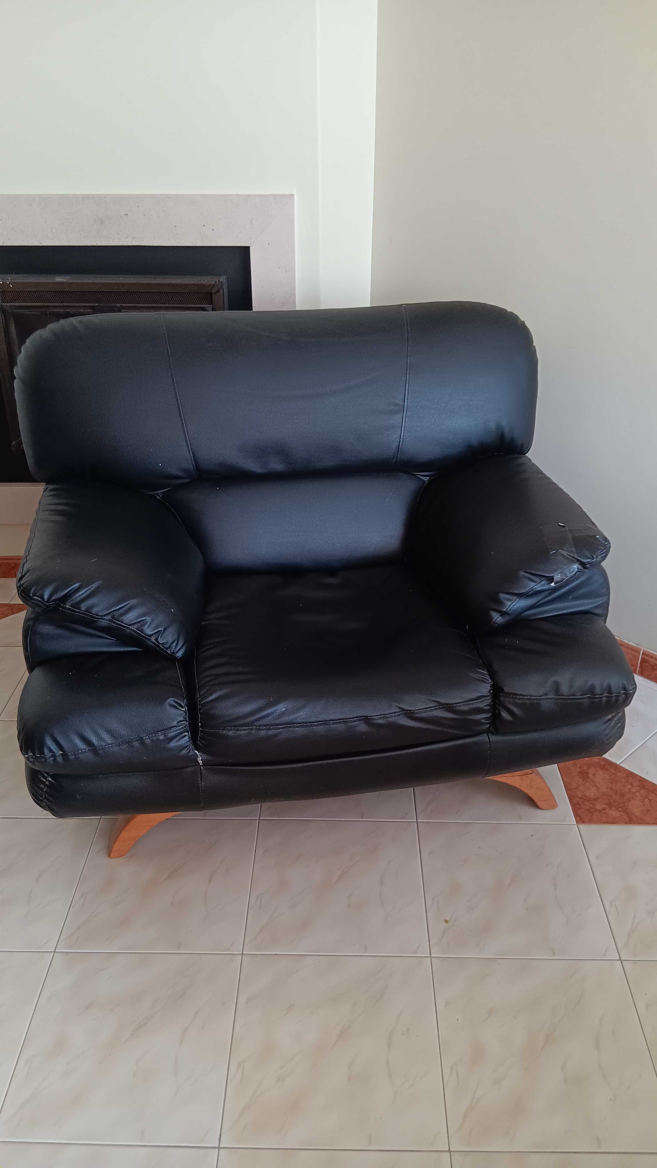 Sofá Preto em pele 1 lugar