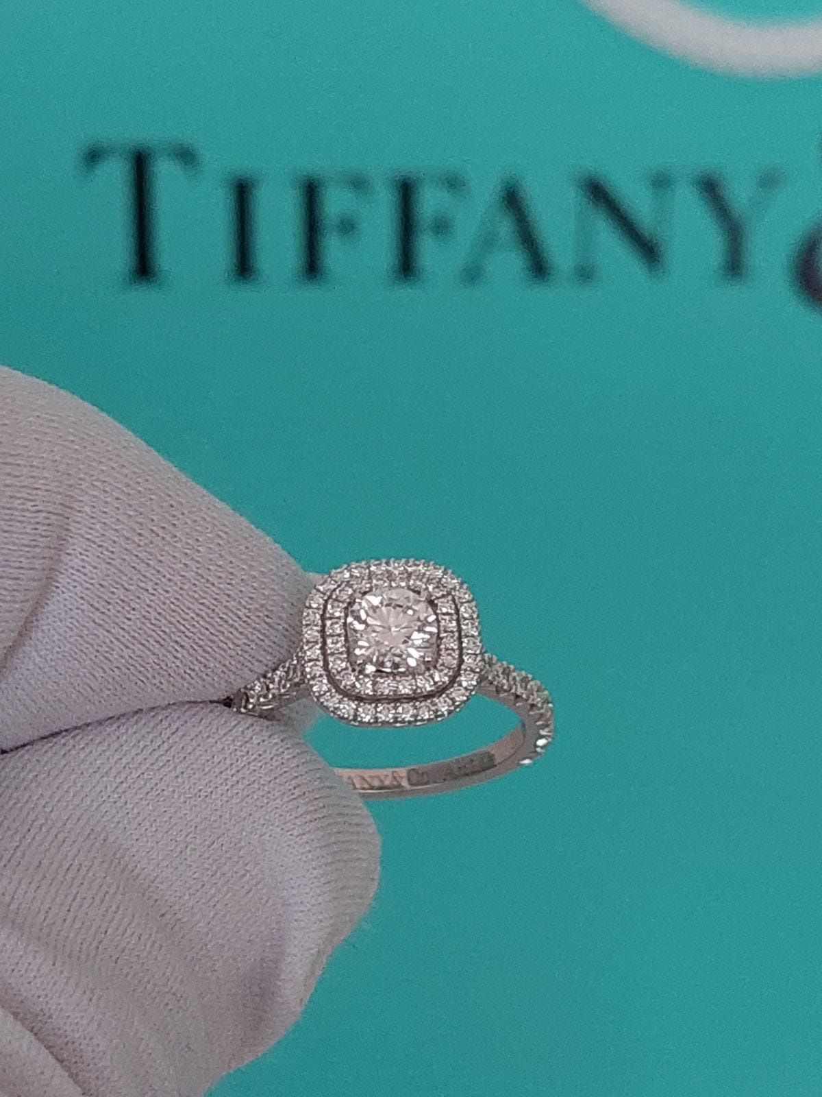 Золотое кольцо с бриллиантами в стиле Tiffany
