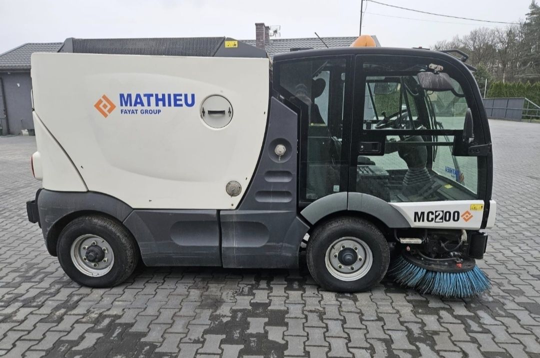 Zamiatarka samojezdna Mathieu MC200