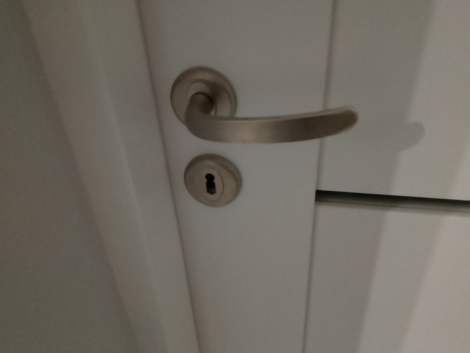 5 sztuk klamek satynowych 3 na klucz i 2 łazienkowe