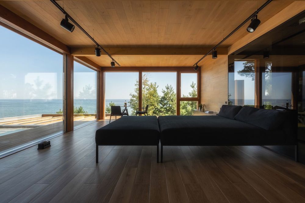 Дом-бункер Джеймса Бонда от KAGER на Киевском море за btc. Свой пляж!