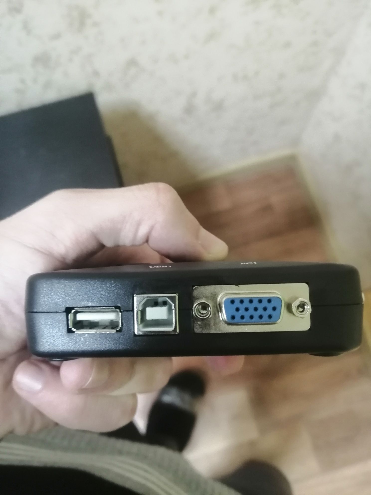 Продам KVM-switch для переключения между гарнитурой на ПК