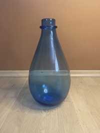 Duży szklany wazon z niebieskiego szkła