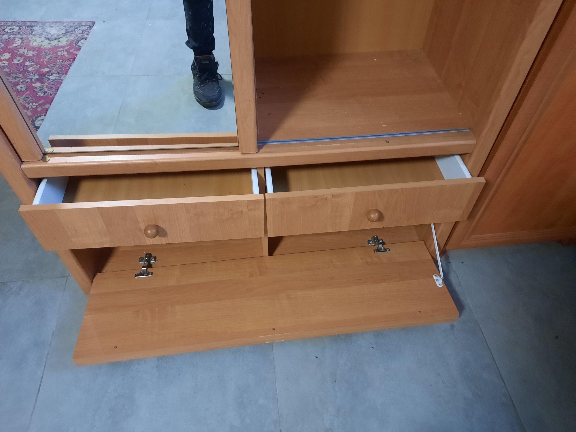 Szafa do przedpokoju.