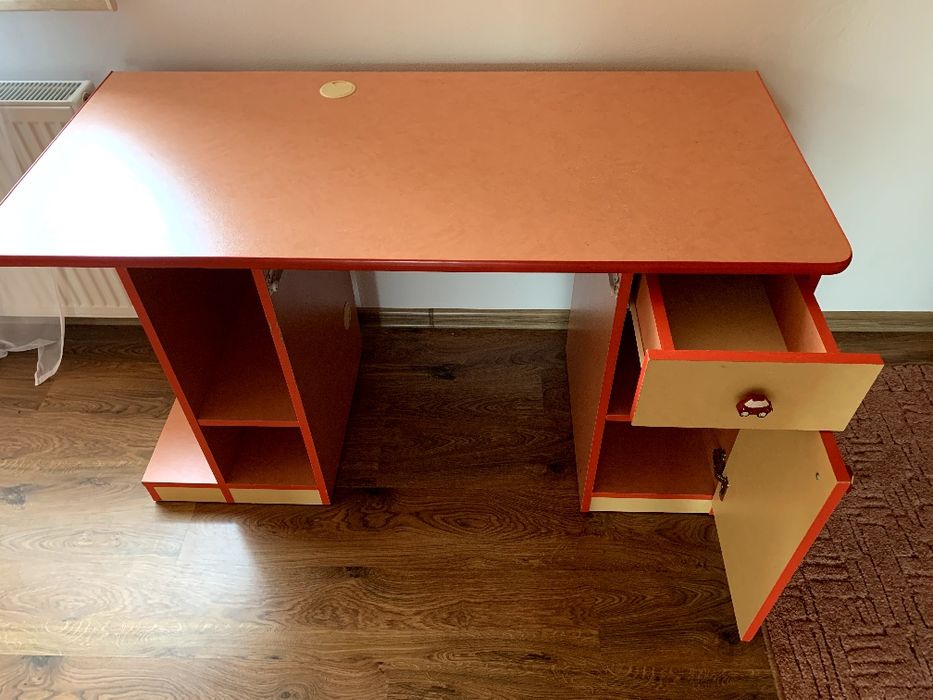 Стіл для комп'ютера