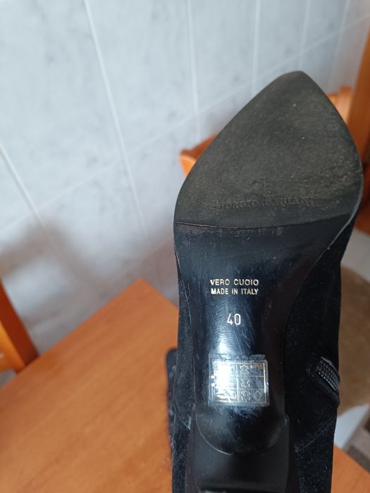 Сапоги замшевые,производство Италия,цвет черный,высота каблука 5 см,в