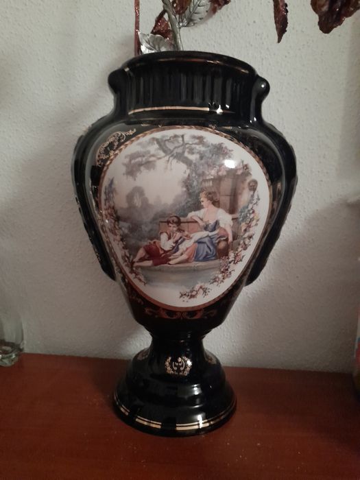 Vendo caso porcelana e rosa em estanho