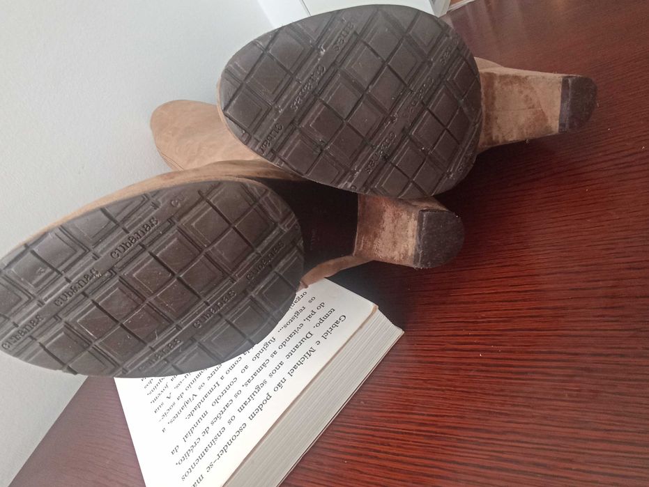 Botas Cubanas nº38
Botas Cubana nº38. bom estado, pouco uso.