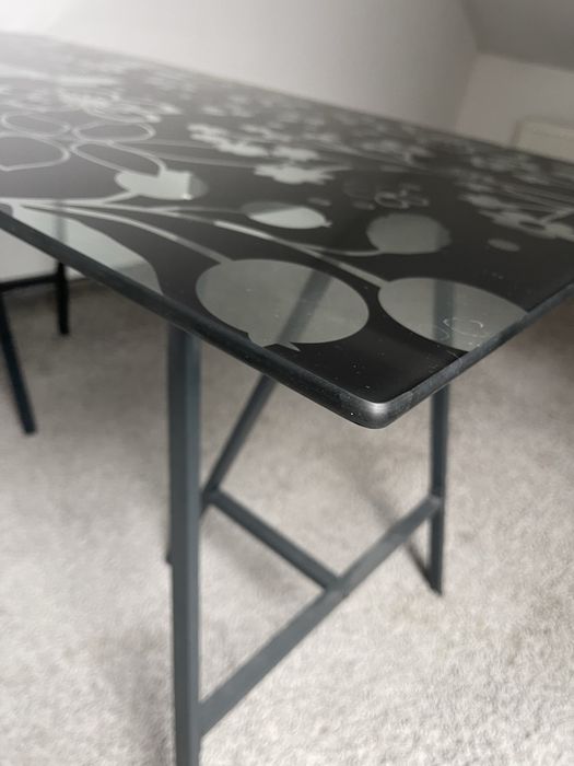 Biurko szklane z podstawą