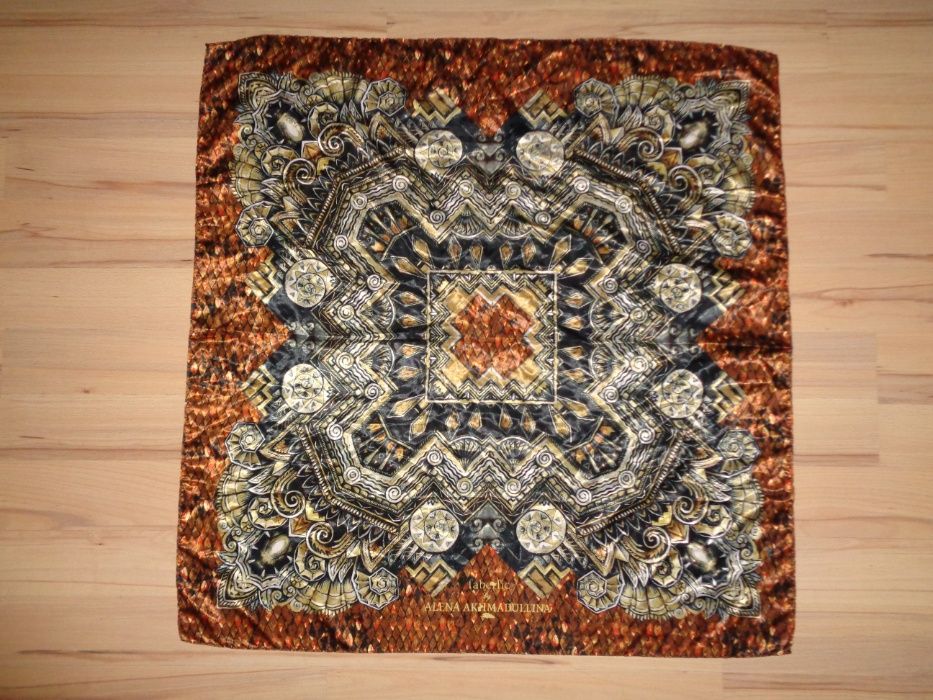 FABERLIC by Alena Akhmadullina - brązowa szara satynowa chusta apaszka