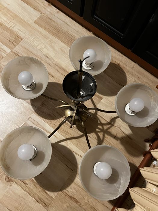 Żyrandol nie uszkodzony