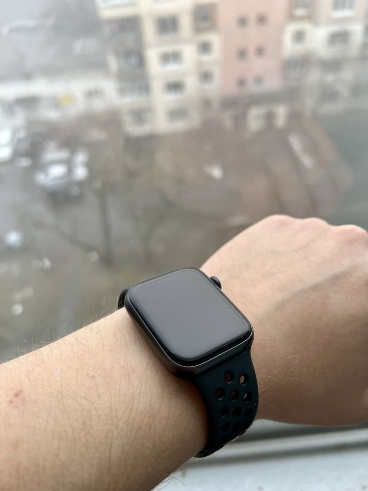 Смарт годинник | Apple Watch Nike SE 44mm (Space Gray)