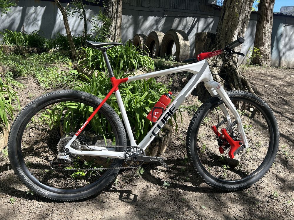 Єдиний в світі full carbon Cube Reaction Elite c68x