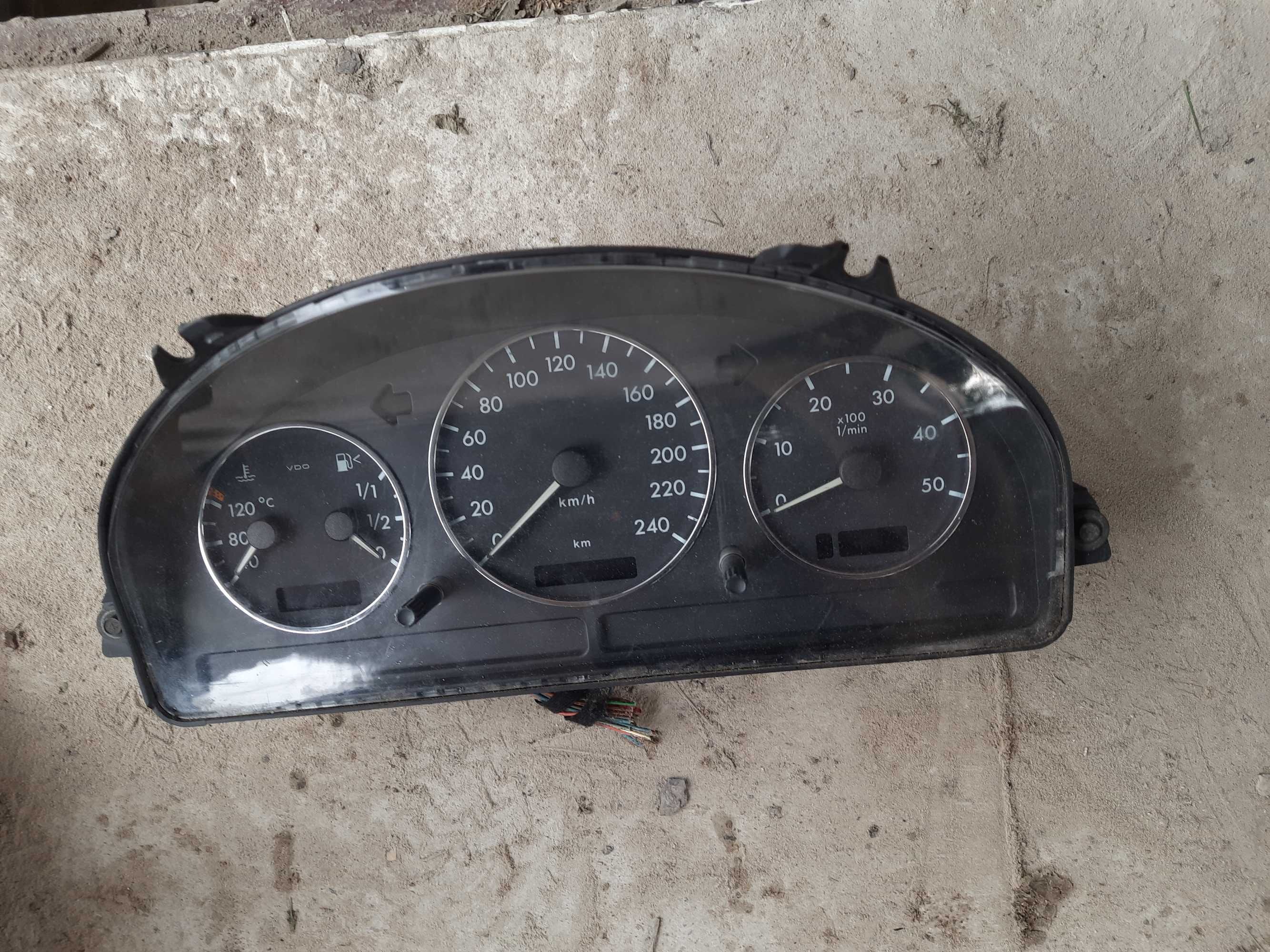 A1635407111 Mercedes приборная доска (щиток приборов) w163 ML 2.7 cdi