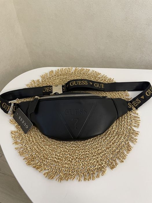 Wyprzedaż Guess elegancka nerka na każdą okazję