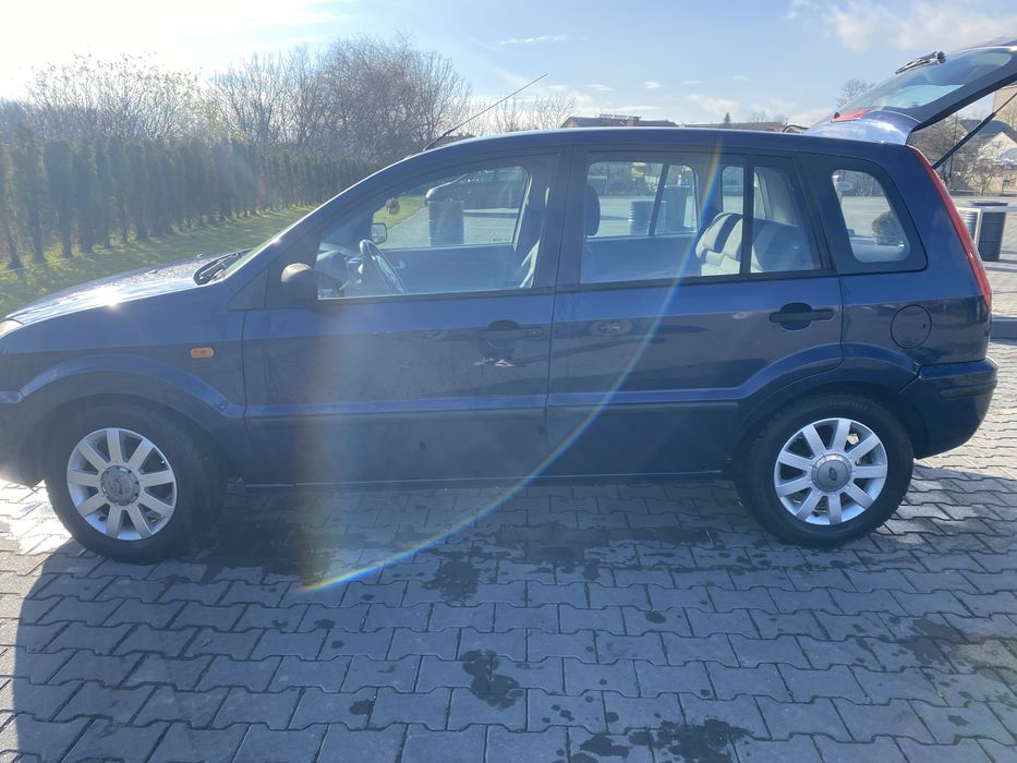 Продаєть Ford Fusion 2003 1.4 Disel