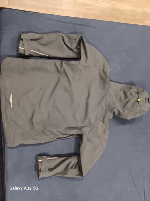 Kurtka przeciwdeszczowa Stormberg.