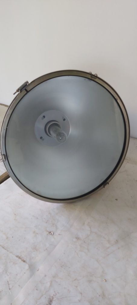 Lampa przemysłowa