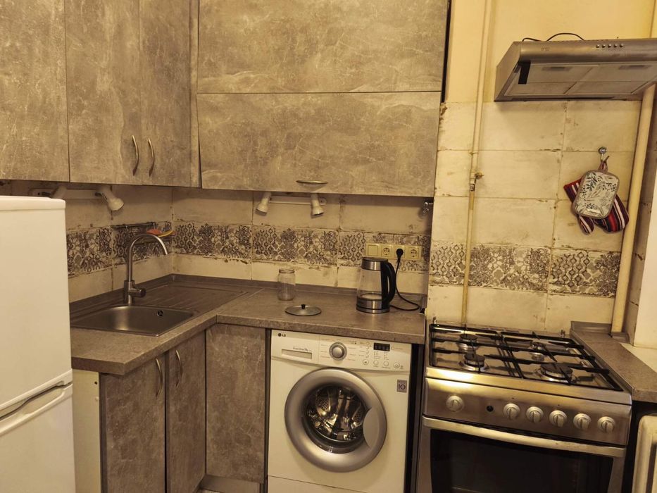 Пимоненко 20. Лукьяновка. Поділ. м Лукьяновка -20хв