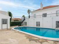 Moradia T5+1 com jardim e piscina para arrendamento no Estoril
