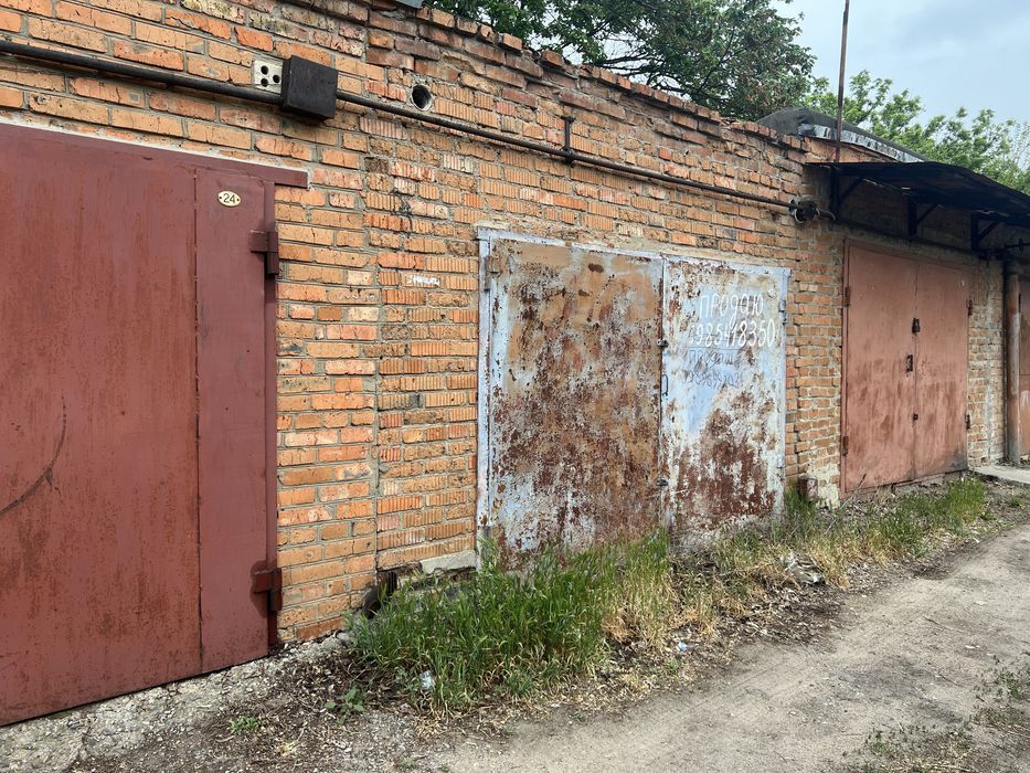 Гараж -22 А Г К Лада.         Вул Щорса  біля  12 школи