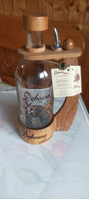 Butelka ozdobna w obudowie debowej