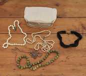 Bolsa com 5 Colares VINTAGE de Senhora