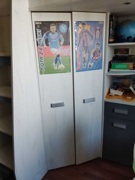 Łóżko piętrowe z biurkiem