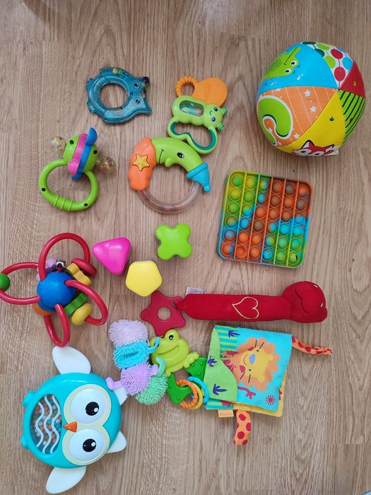 Zestaw zabawek dla małego dziecka