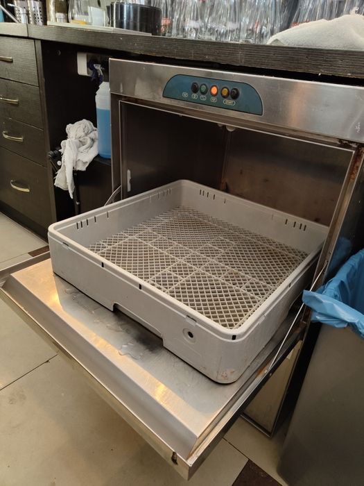 Zmywarka wyparzarka gastronomiczna Aristarco.