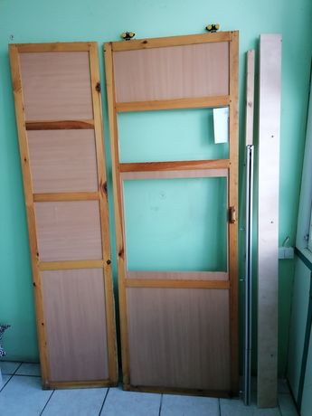 Drzwi przesuwane lekkie ze ścianką boczną przeszklone (pleksi)