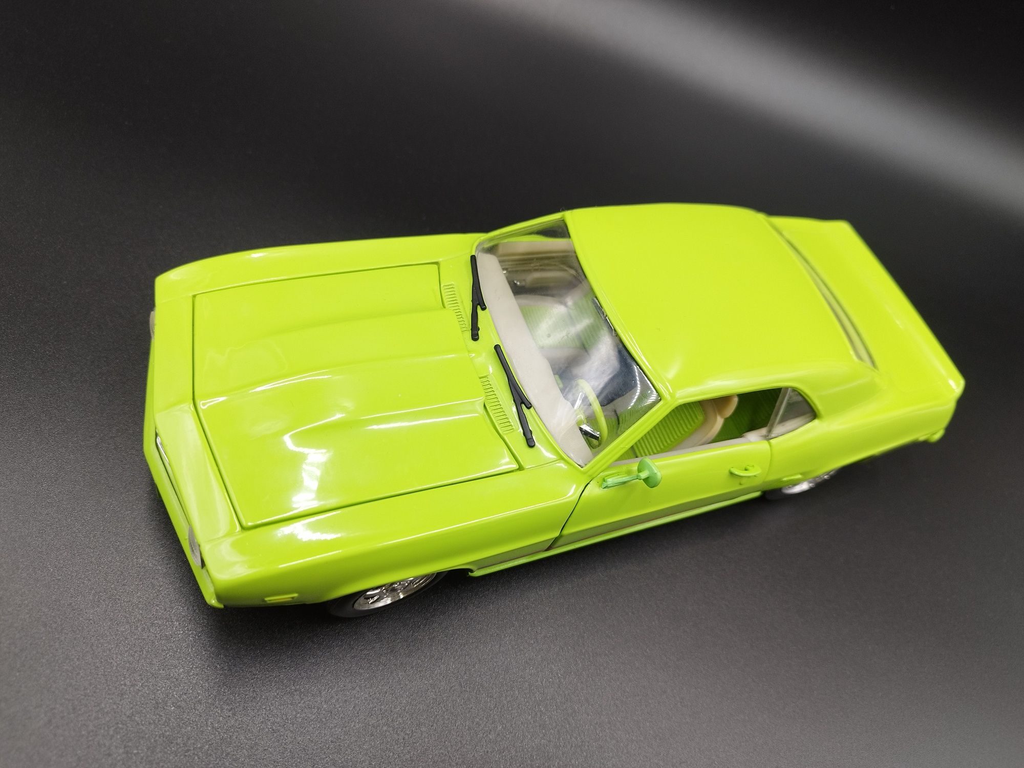 1:18 Ertl 1969 Chevrolet Camaro model