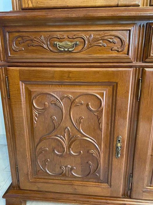 Móvel com vitrine madeira maciça usado em bom estado