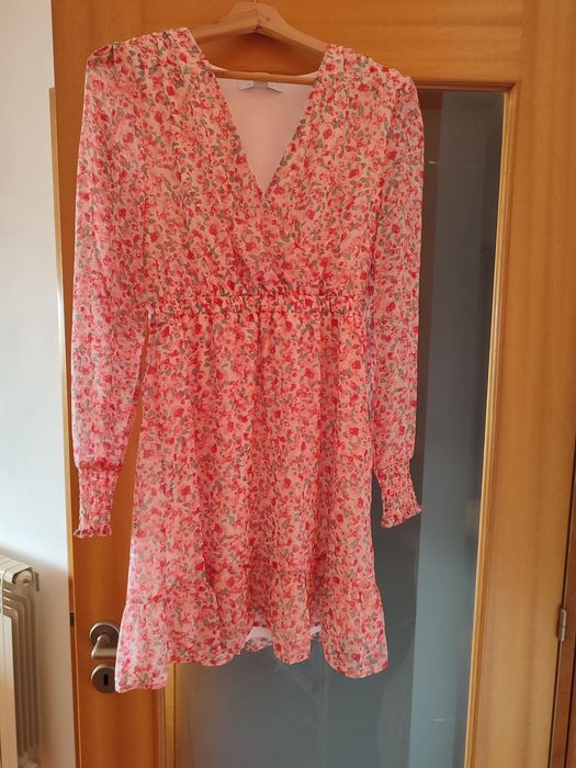 Vestido elegante novo por usar