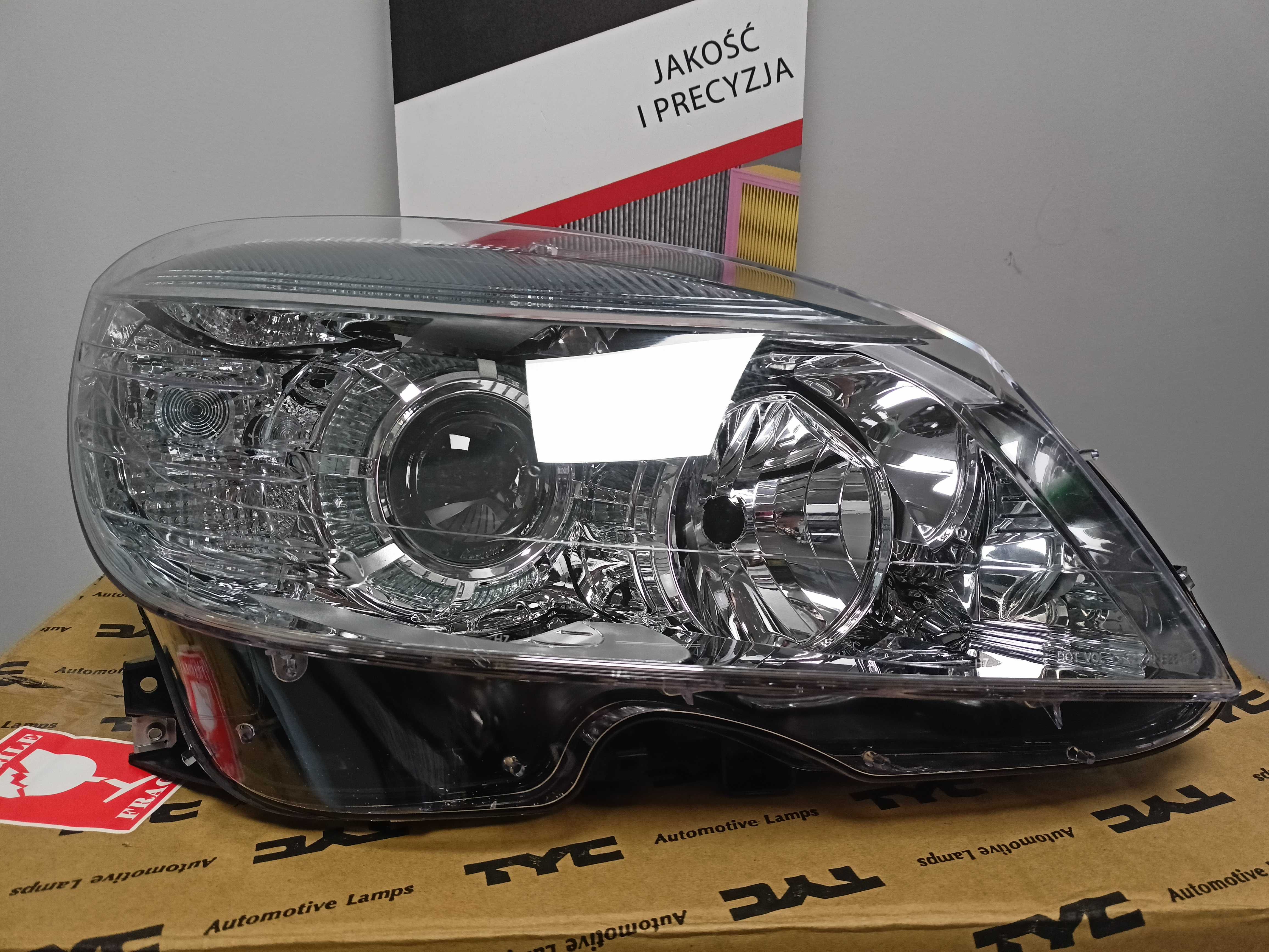 Mercedes C 07-10 W204  Lampa/reflektor Przód Pr. H7/H7 kpl. h7 GRATIS