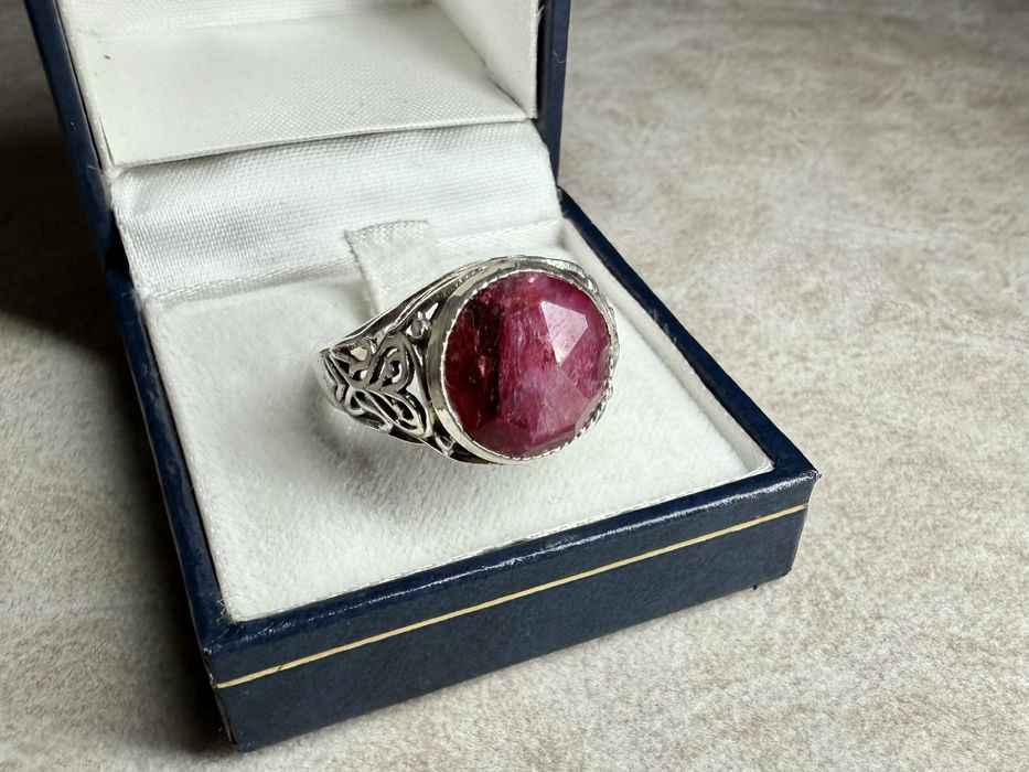 Срібний перстень 925-ї проби з натуральним рубіном