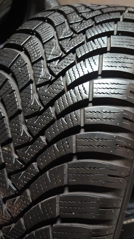 Зимние шины Falken Eurowinter HS01 RUNFLAT 225/55 r17 комплект