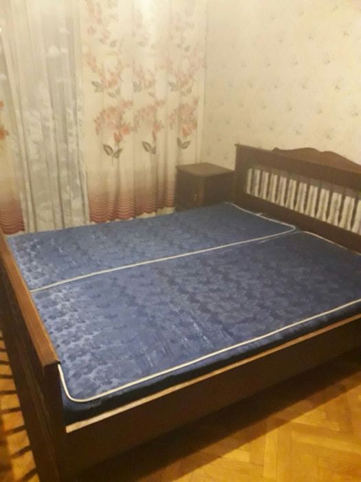 Ліжко двоспальне і дві тумбочки Болгарія