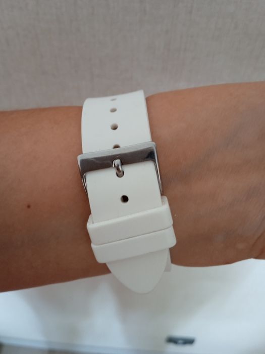 Годинник жіночий GUESS W1066L1 з колекції Ladies Trend