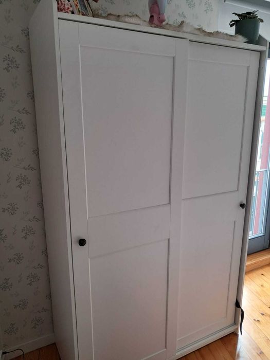 Roupeiro Com Grande Arrumação