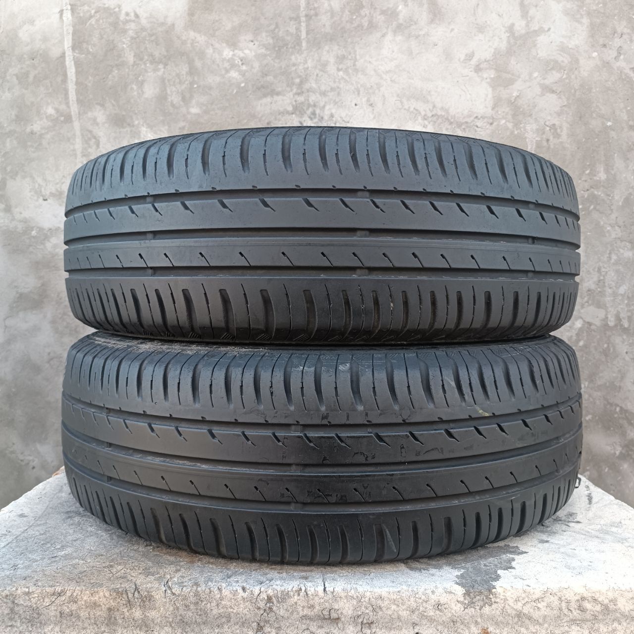 Літня резина Continental 185/65 R15 у відмінному стані