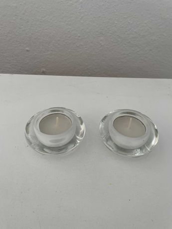 Dois suportes de vidro para velas