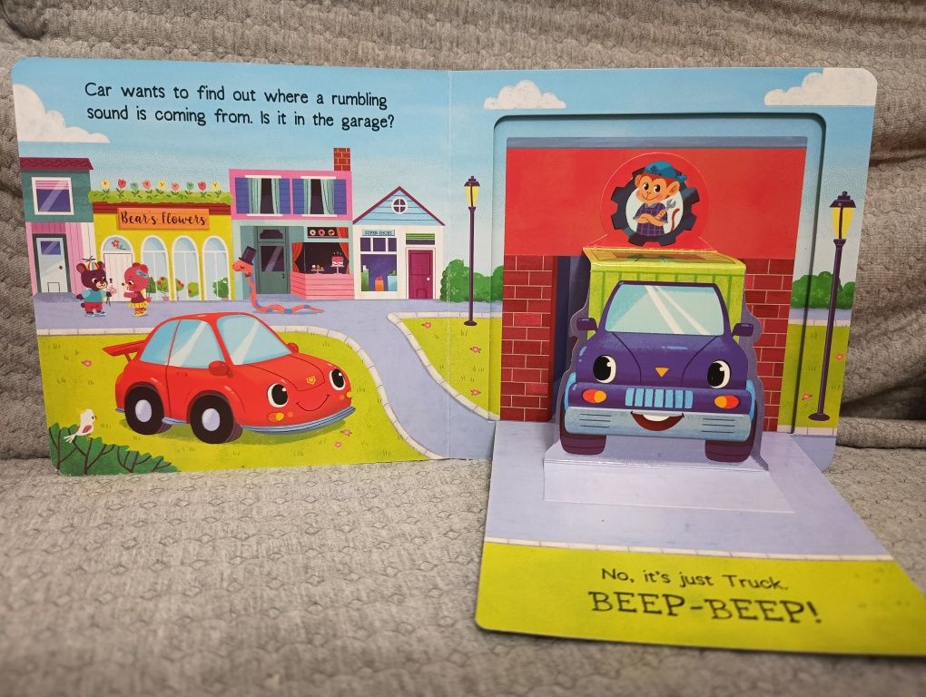 Vehicles pop-up book, książka dla najmłodszych (stan bdb)
