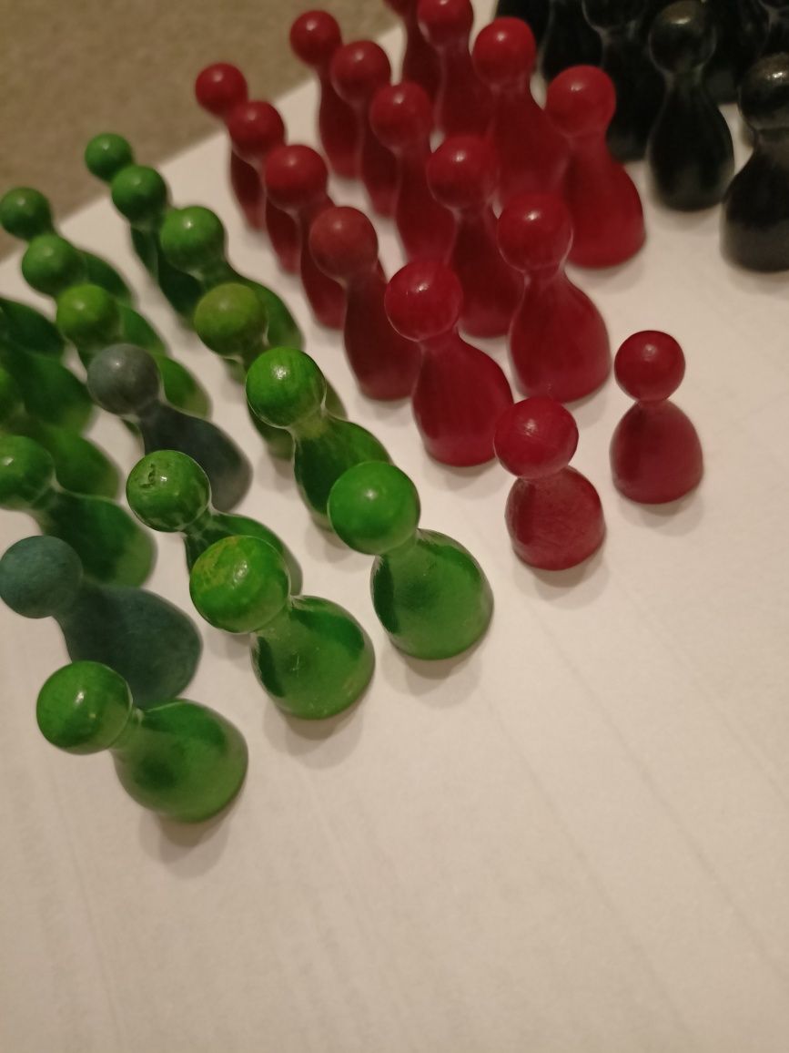 Pionki drewniane drewna kolorowe czerwone zielone czarne żółte różne